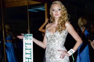 Iš „Miss Planet“ konkurso Karolina Toleikytė parsivežė karūną