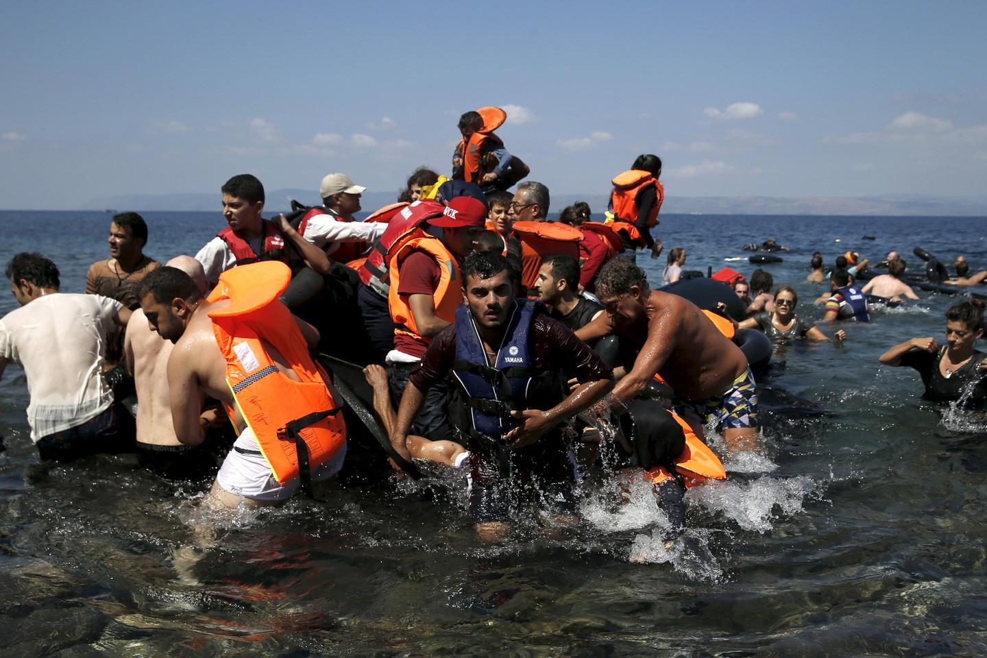 ES pirmadienį patvirtino planus imtis karinių veiksmų prieš žmonių kontrabandininkus Viduržemio jūroje.<br>Reuters/Scanpix nuotr.