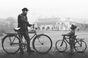 Estai gyvajai legendai pastatė keistą paminklą