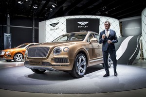 Turtingi pirkėjai iš gamintojų reikalauja prabangių visureigių