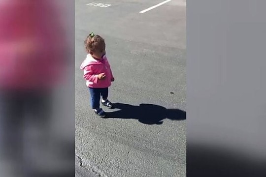 Nustebsite pamatę, ko išsigando maža mergaitė