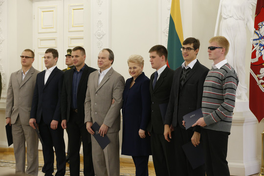 Prezidentė pagerbė sportininkus.<br>Mindaugo Kulbio nuotr.