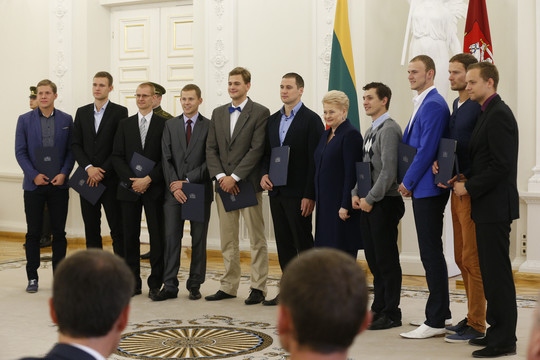 Prezidentė pagerbė sportininkus.<br>Mindaugo Kulbio nuotr.