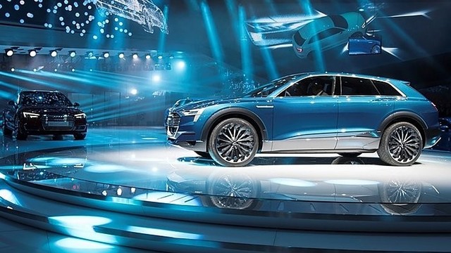 Elektrinis „Audi“ visureigis parodos dalyvius žavėjo naujovėmis