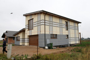 Šalia Garliavos išdygęs languotas namas sukėlė apkalbų audrą