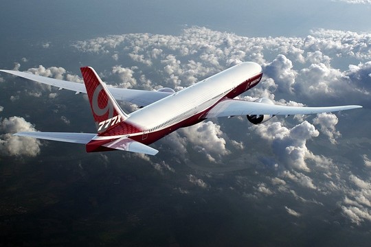 Įspūdingiausias „Boeing“: jo sparnai ilgesni už 4 vilkikų koloną