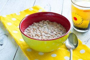 Mokslininkai įspėja: liaukitės rytais valgę tik avižinę košę!