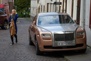 Prabangaus „Rolls-Royce“ vairuotojui šaligatviai – nė motais