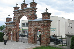 Mažos parduotuvės akmenį po kaklu iškeičia į priklausomybę