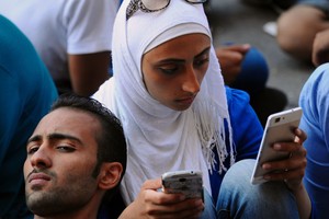 Pabėgėlio rankose – brangus išmanusis? Kažkas čia ne taip