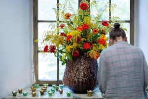 Prie krišnaitų kimbantys girtuokliai būna patiesti ant menčių