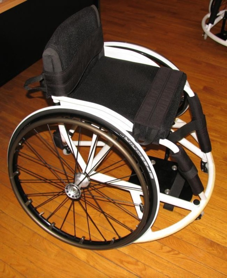 Nupirkti penki sportiniai vežimėliai. Juos gavo neįgaliųjų krepšinio komanda.<br>Valstybinio studijų fondo nuotr.