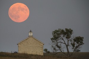 Žemės gyventojus žavėjo raudonas mėnulis