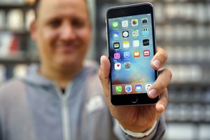 Naujasis „iPhone 6S“ – jau Lietuvoje