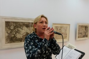 Per savo parodos atidarymą grafikė uždainavo prancūziškai