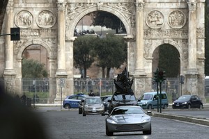 „Džeimso Bondo“ kūrėjai dėl 4 sekundžių sudaužė 7 „Aston Martin“