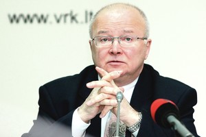 Rinkimų komisija nutarė pasitaškyti milijonais