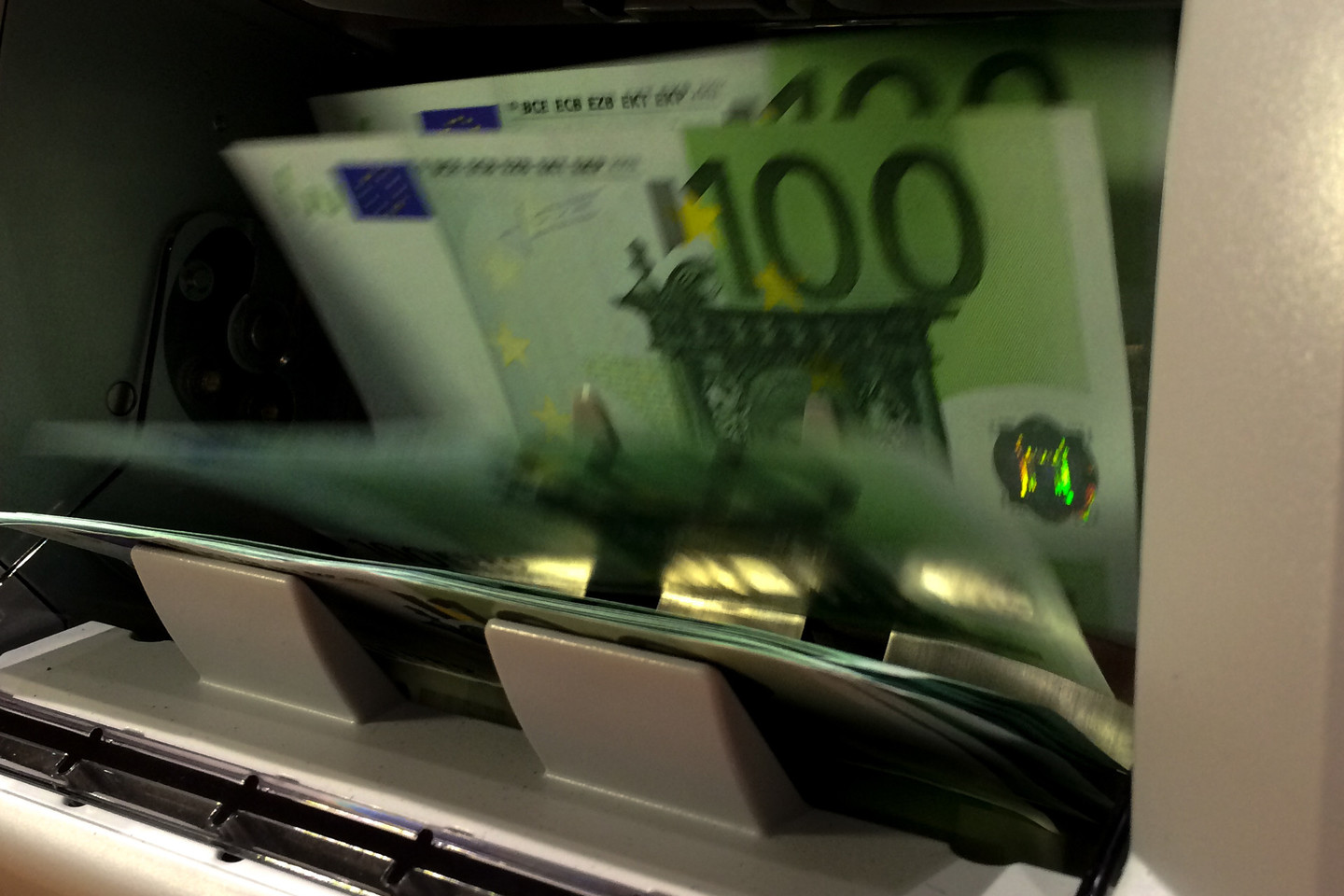 Kaip pranešė teismas, skiriant bausmę atsižvelgta į tai, kad jis padarė vieną sunkų ir vieną nesunkų nusikaltimą.