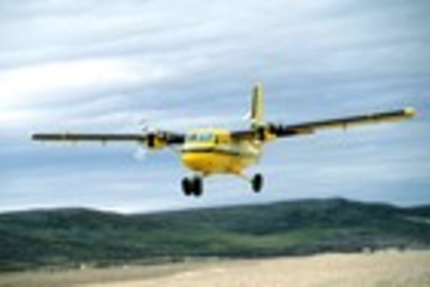 Ieškoti lėktuvo, priklausančio privačiai oro bendrovei „Aviastar Mandiri“, buvo pasiųsta paieškų ir gelbėjimo grupė.