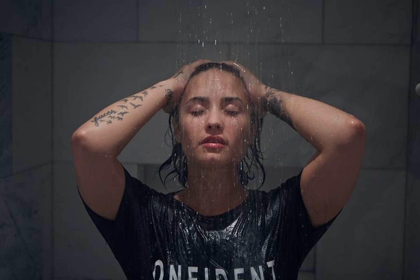 Intymios Demi Lovato fotosesijos viešbutyje kadrai.<br>Patrick Eccelesine („Vanity Fair“) nuotr.