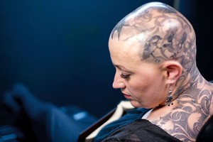 Keturių vaikų mama rado neįprastą būdą kovoti su genetine liga