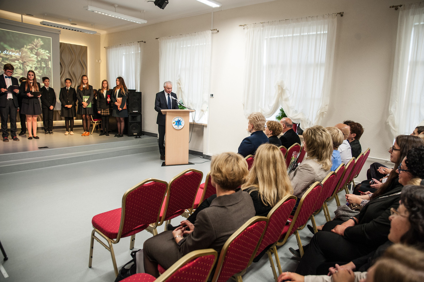 Pirmadienį prezidentė Dalia Grybauskaitė lankėsi Vilniaus Šolomo Aleichemo ORT gimnazijoje.<br>V.Ščiavinsko nuotr.