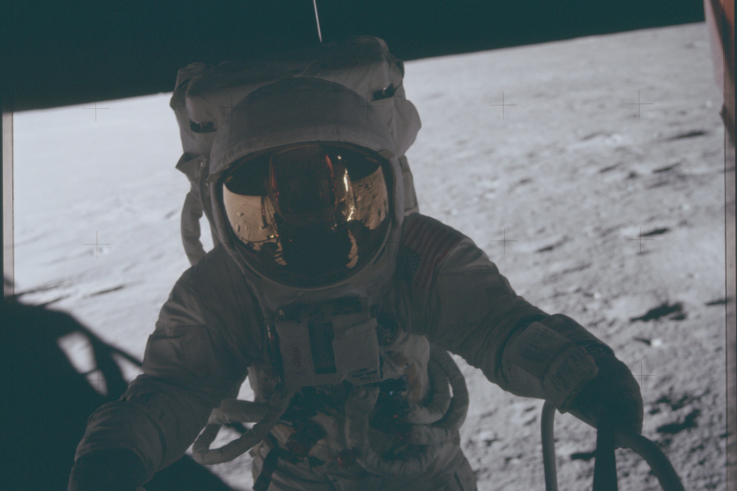 „Apollo“ nuotraukų archyve apstu įvairiausių kadrų: nuo Mėnulio paviršiaus iki astronautų darbo akimirkų.<br>NASA nuotr.