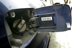 Vietoj dyzelino įpylėte benzino? Sužinokite, kuo tai gresia