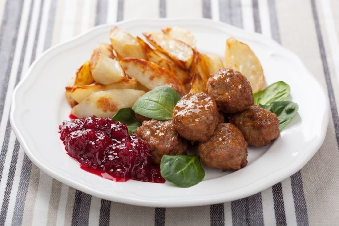 Mėsos kukuliai – turbūt populiariausias švediškas patiekalas.<br>123rf nuotr.