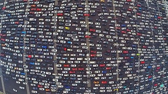 Kinijos kasdienybė: spūstys per 50 eismo juostų