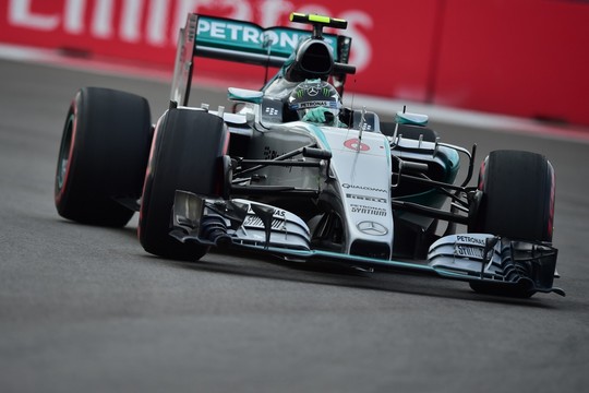 Sočio lenktynių kvalifikacijoje N. Rosbergas įveikė L. Hamiltoną