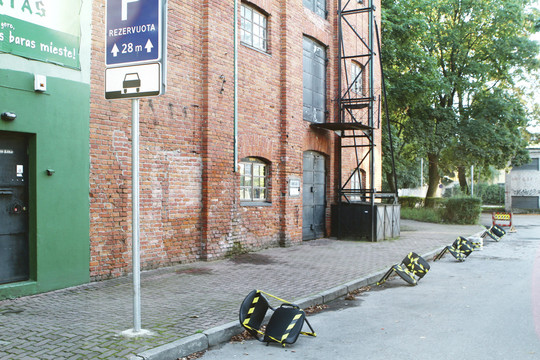 Su įžūliais vairuotojais kauniečiai kovoja savitais būdais