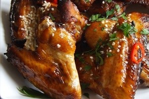 Sparneliai su naminiu terijakio padažu: apsilaižysite pirštus