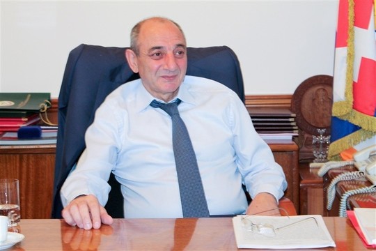 Pokalbis su prezidentu: cigarečių dūmai ir miglota ateitis