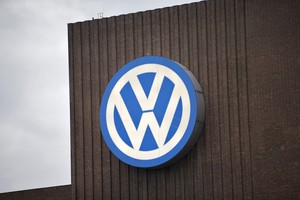 „Volkswagen“ metines investicijas teks kirpti net 1 mlrd. eurų