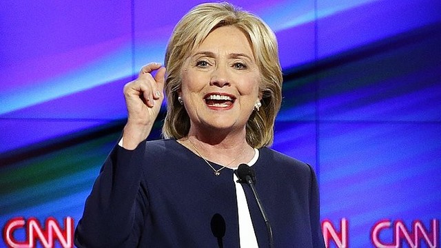 H. Clinton debatuose varžovams vilčių nepaliko