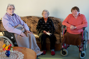 Abiejų kojų netekusią moterį erzina tik vienas klausimas