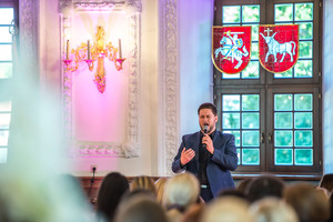 Merūnas Vitulskis besilaukiančioms mamytėms surengė pasirodymą