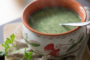 Tiršta ir maistinga lapinių kopūstų sriuba – tai, ko reikia rudenį