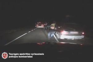 Girto automobilių vagies skrydį pareigūnas baigė staigiu judesiu