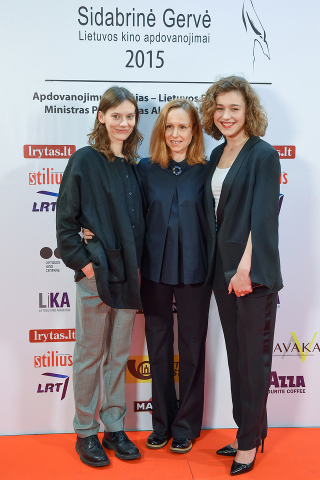 Alantė Kavaitė (viduryje) su pagrindinėmis filmo „Sangailės vasara“ aktorėmis Julija Steponaityte (kairėje) ir Aiste Diržiūte.<br>D.Umbraso nuotr.
