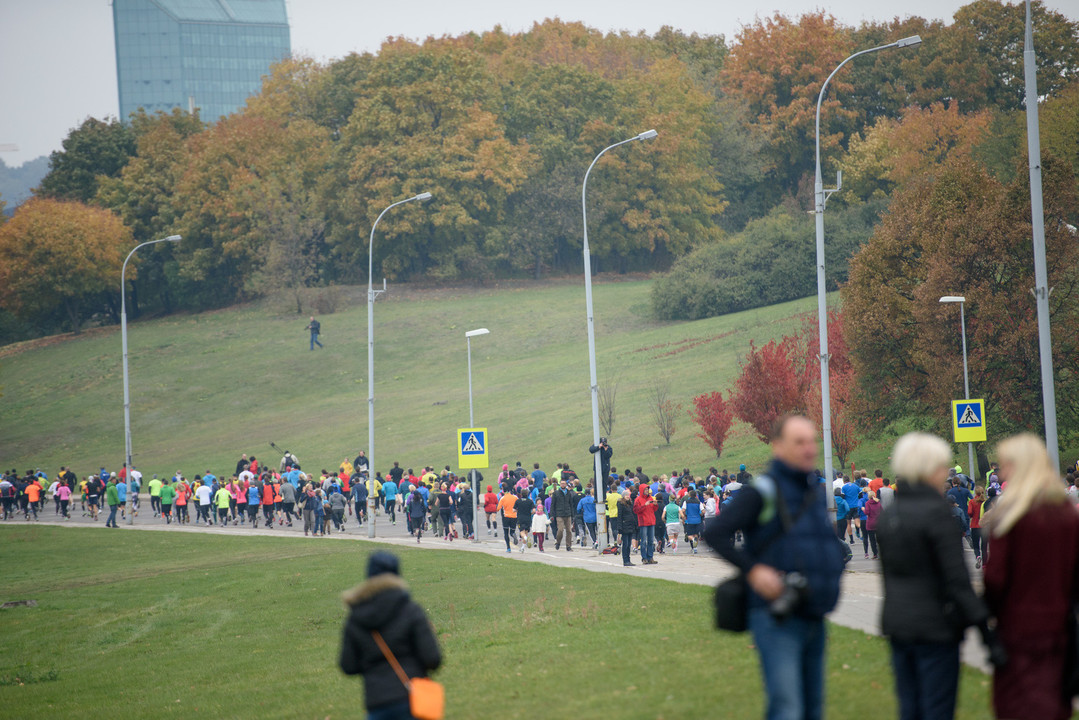 Ž.Balčiūnaitės bėgimas Vilniuje priviliojo kelis šimtus dalyvių.<br>D.Umbraso nuotr.