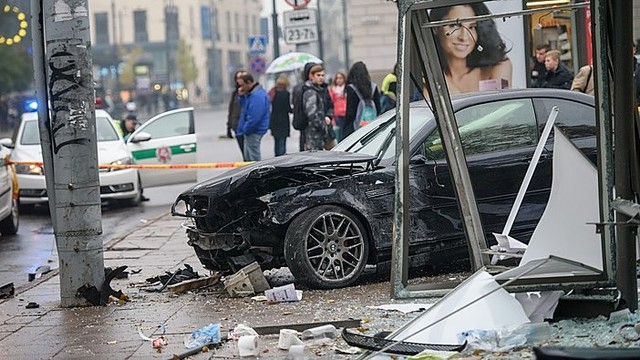 BMW vairuotojas prieš avariją gyrėsi „pažadinęs žvėriuką“