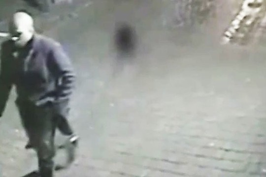 Prievartautojo išpuolis: nufilmavo, kaip auką nusinešė ant rankų