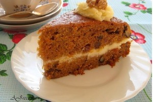 Meilė nuo pirmojo kąsnio: morkų pyragas su maskarponės kremu