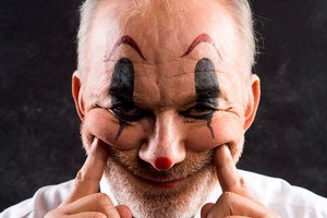 Recenzija: Vytauto Kernagio sugrįžimas prie gitaros ir poezijos