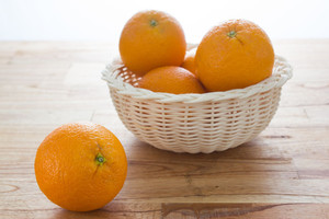 Maža gudrybė, kaip apelsinus nulupti vos per kelias sekundes