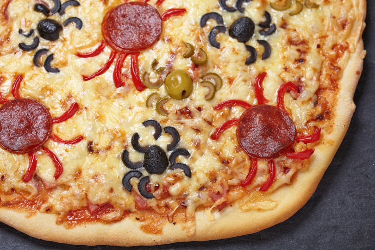 Jeigu kepsite picą, galite ant jos apgyvendinti štai tokius nuotaikingus voriukus.<br>123rf nuotr.
