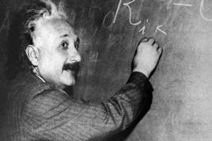 A. Einsteino košmaras pasitvirtino: fiziką valdo vaiduokliai