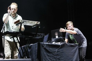 Duetas „Golden Parazyth“ koncertų turą anonsuoja nauju kūriniu